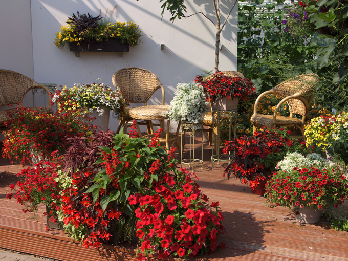 Farbenfrohe Gestaltungs-Ideen für die Terrasse